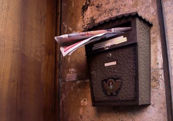 Buzón-antiguo-lleno